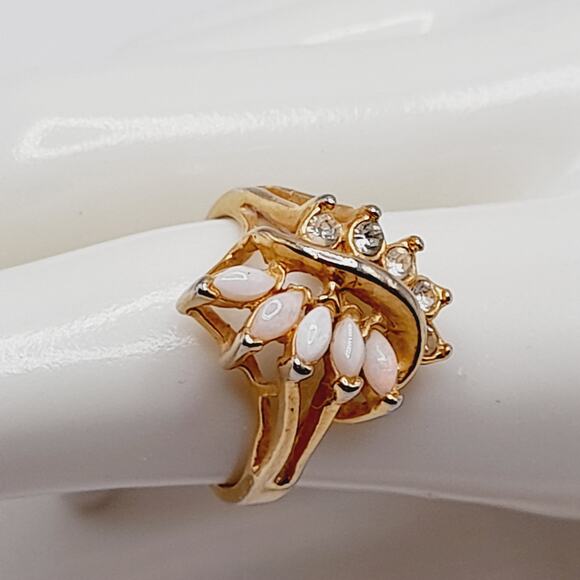 Vintage Gold Tone Ring Clear Rhinestones & Opal Glass Cabochons Size 7 - Picture 2 of 9